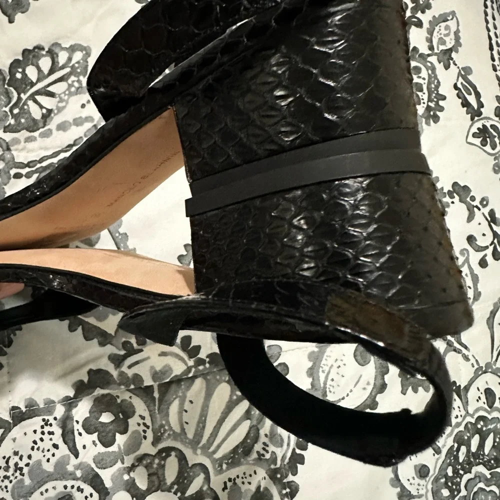 Manolo Blahnik Textured Black Sandals - Picture 14 of 16